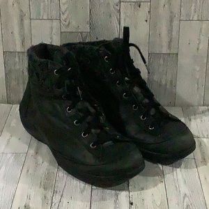 Cinnamon women’s black leather lace up winter sneaker boots size 40